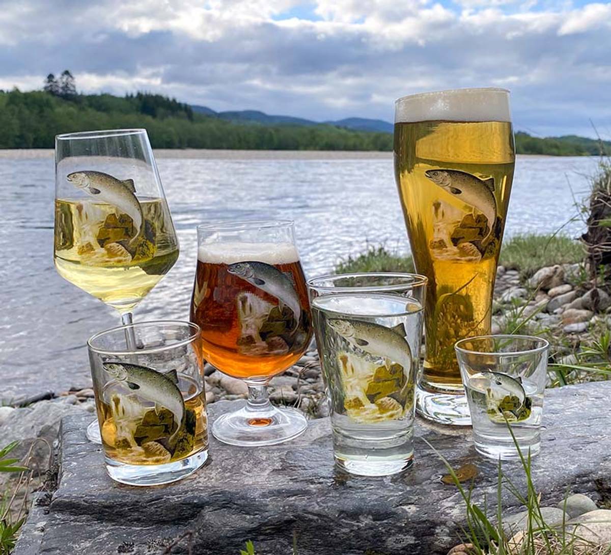 VILLMARKSGLASS - ØLGLASS MED LAKS MOTIV