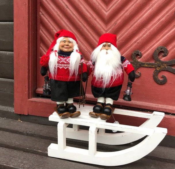 NISSE - MARIUSNISSE - DAME MED SKJØRT